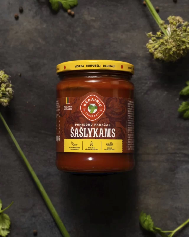 Net pats geriausias KĖDAINIŲ KONSERVAI pomidorų padažas ŠAŠLYKAMS blogų šašlykų gerais nepadarys. 🔥
Dalinamės keliais patarimais, ką daryti, kad šašlykai būtų minkšti, sultingi ir verti geriausio padažo. 👌😋
● Jeigu norite džiaugtis gardžiu šašlyku – mėsa turi būti geros kokybės 🥩. Svarbu, kad nebūtų prieš tai šaldyta, kad joje nebūtų kremzlių, gyslų ar sausgyslių. 
● Kuo smulkiau pjaustysite mėsą, tuo mažesnių iešmų (iešmelių) reikės. 🔪
● Koks marinatas geriausias? 🤔 Jeigu mėsa tikrai geros kokybės, pakanka prieskonių ir, kas mėgsta – svogūnų. 🧅
● Svogūnus supjaustykite stambiai, apibarstykite druska ir pamaigykite rankomis 👋🧂. Mėsą tiesiog užklokite maigytais svogūnais. Taip paruoštą mėsą galite kepti po 3–4 valandų.
● Prieš verdami mėsą ant iešmų arba dėdami ją ant grotelių, nuimkite visus stambius marinato gabaliukus, antraip jie sudegs greičiau nei iškeps mėsa. 🔥
● Ant vieno iešmo verkite tik vienodo gaminimo laiko produktus. 🍢
● Mėsos gabaliukus verkite taip, kad iešmas eitų lygiagrečiai mėsos raumens skaidulų krypčiai.
● Liesos mėsos gabaliukus verkite pramaišiui su riebia mėsa. 🥓🥩
● Nekepkite mėsos atviroje ugnyje, o tik ant žarijų. Atstumas tarp mėsos ir žarijų turi būti 10–12 cm. 👌

#kedainiukonservai #lietuviškasskonis #tasteofkedainiai #madeinlithuania #pomidorupadazas